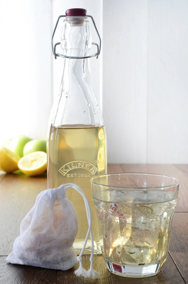 CLEARANCE Kilner Square Clip Top Glass Bottle 4 CLEARANCE Kilner Square Clip Top Glass Bottle - Image 2